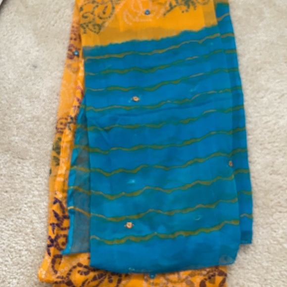 Ethnic Indian wear Navratri Laheriya and Bandhni print Chaniya Choli. - Picture 13 of 13